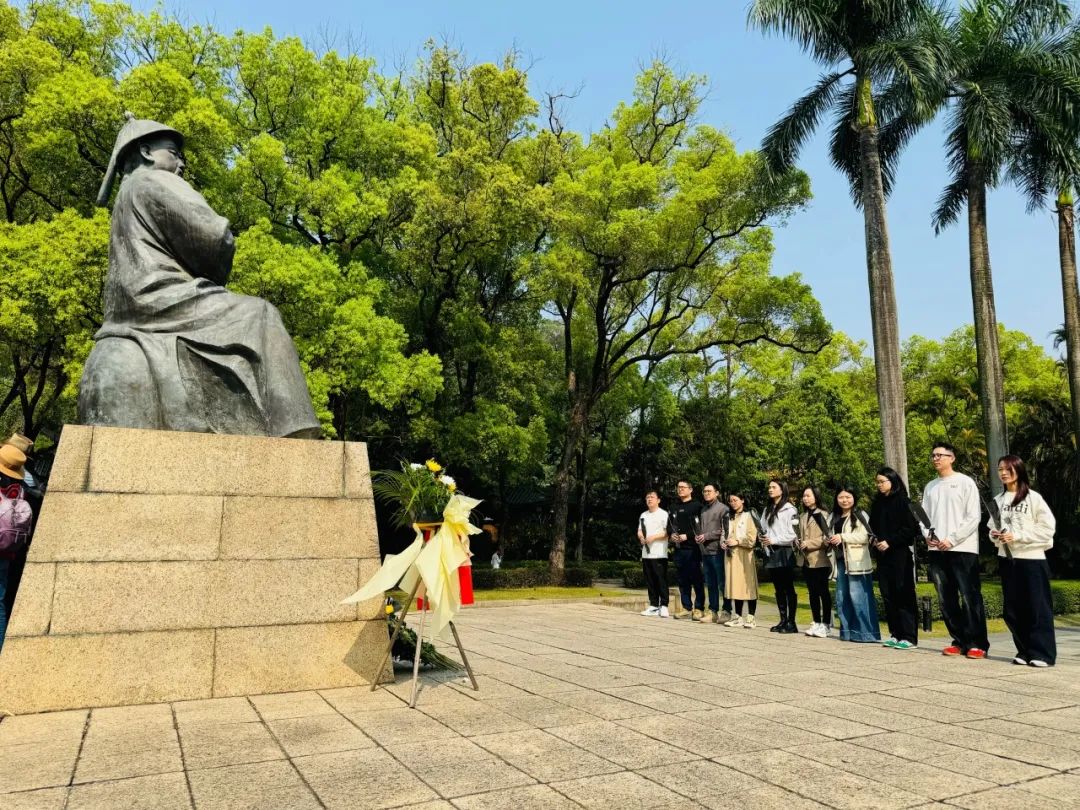 2.jpg 2025年4月2日,为深入贯彻新时代党的建设总要求,全面落实党建引领行业发展的战略部署,